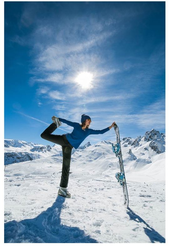 Cours-privés-yoga-snowboard-ecole-de-ski-courchevel-black-ski